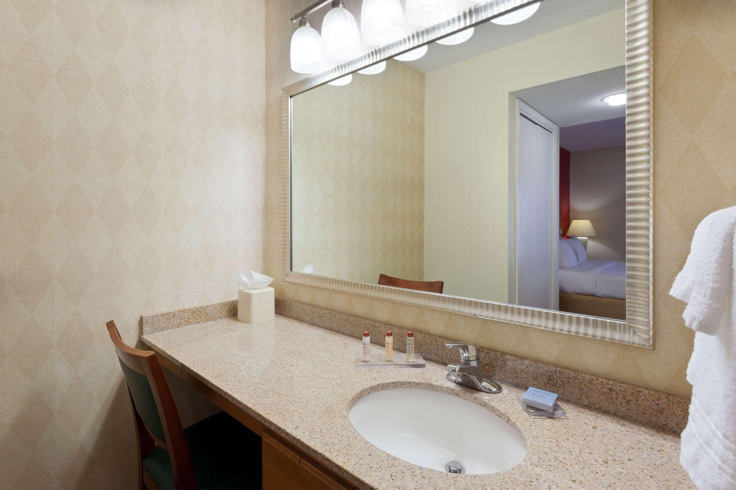 Hawthorn Suites By Wyndham Dearborn/Detroit Bagian luar foto