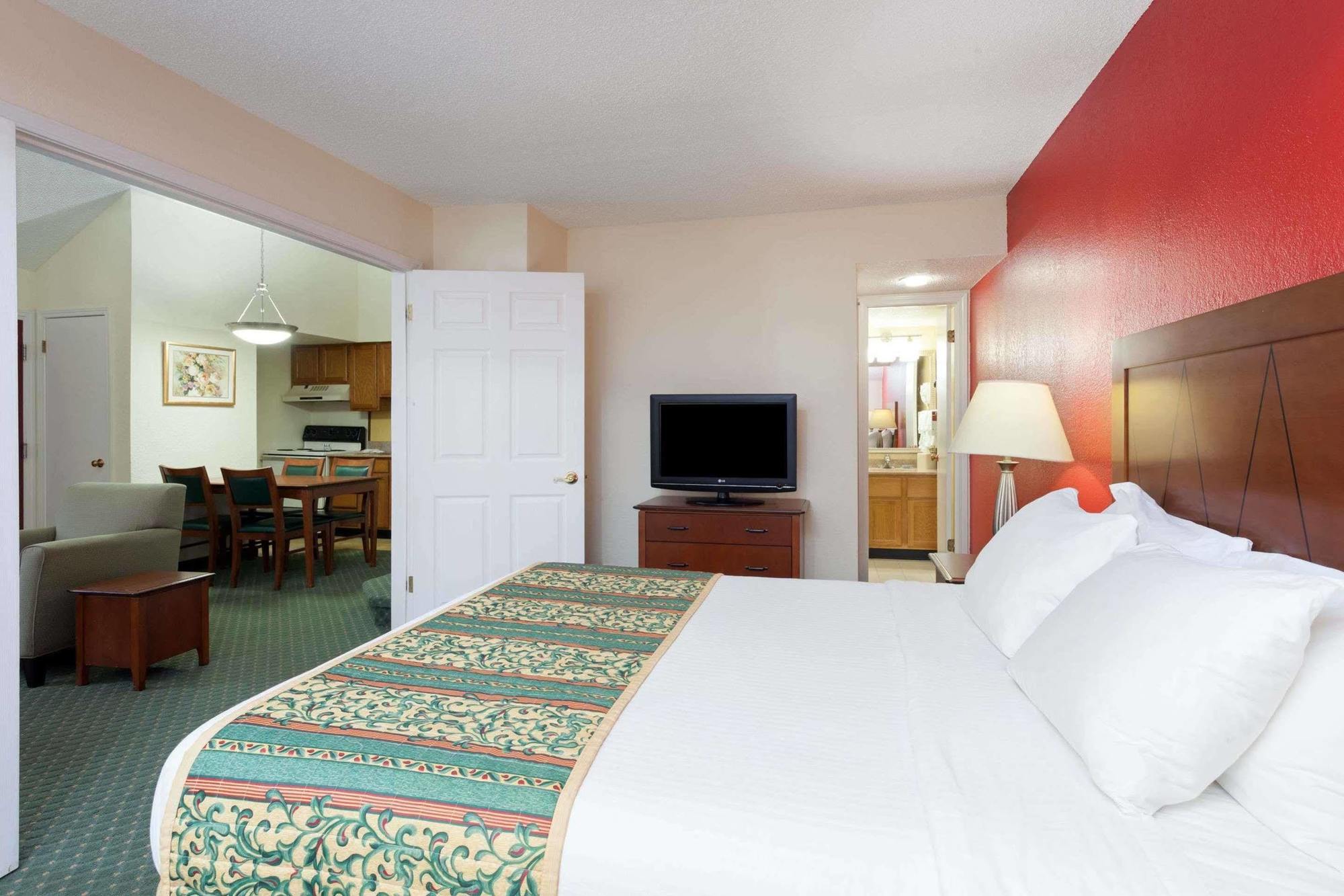 Hawthorn Suites By Wyndham Dearborn/Detroit Bagian luar foto