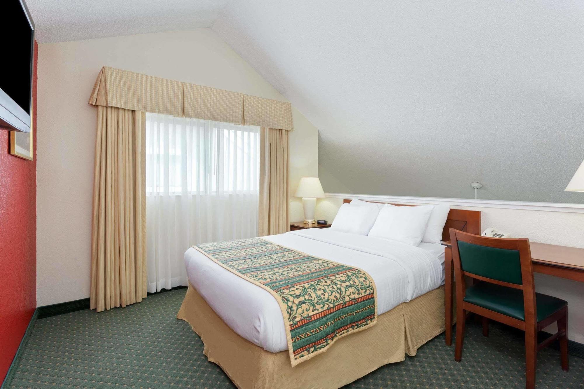 Hawthorn Suites By Wyndham Dearborn/Detroit Bagian luar foto